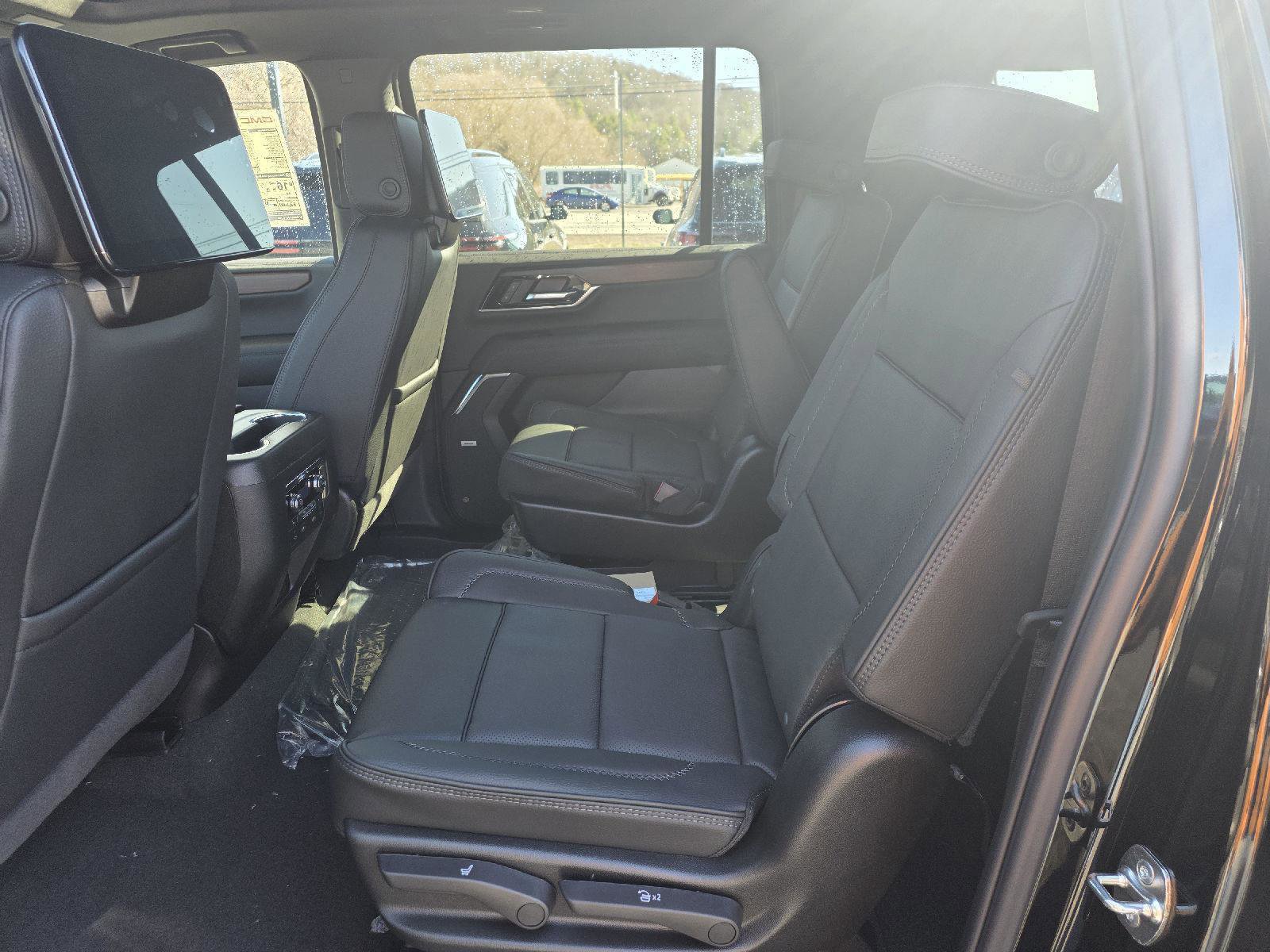 New 2026 GMC Yukon XL Denali w/ Denali Reserve Package image 27