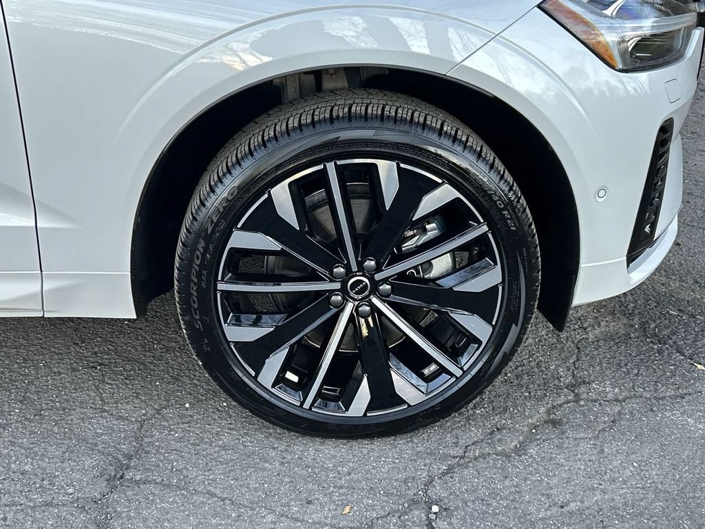 New 2026 Volvo XC60 T8 Ultra w/ Climate Package AWD/4WD image 13