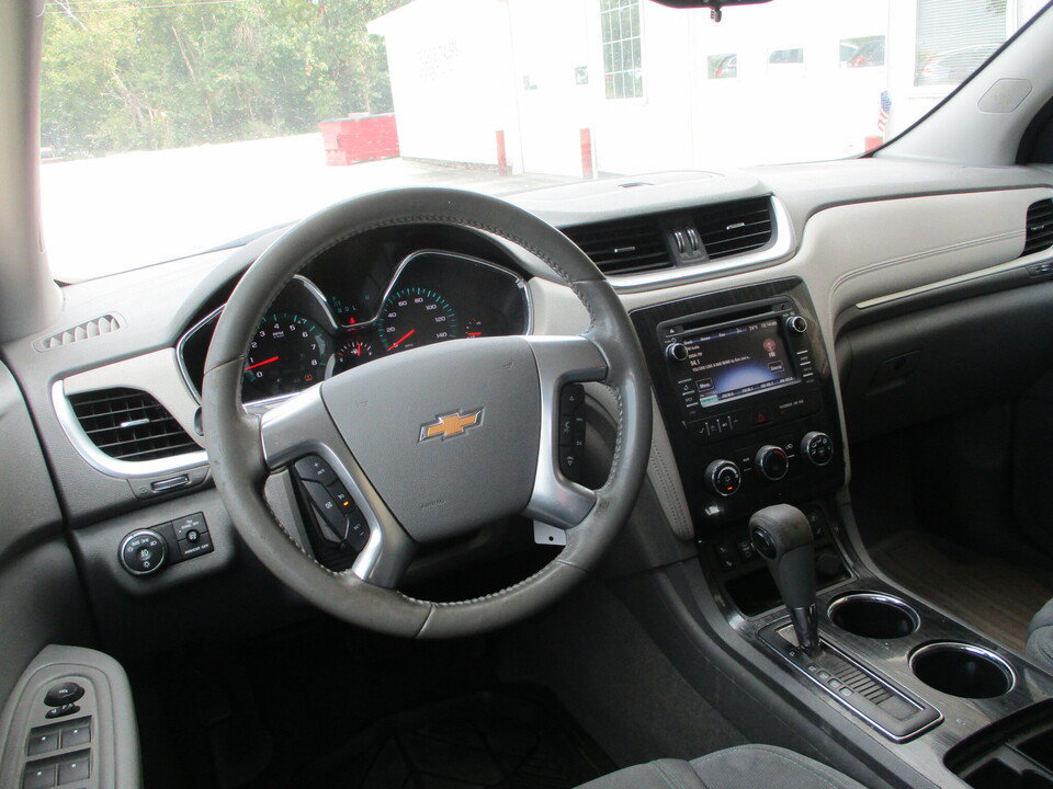 Used 2015 Chevrolet Traverse LT w/ Style and Technology Package FWD image 7