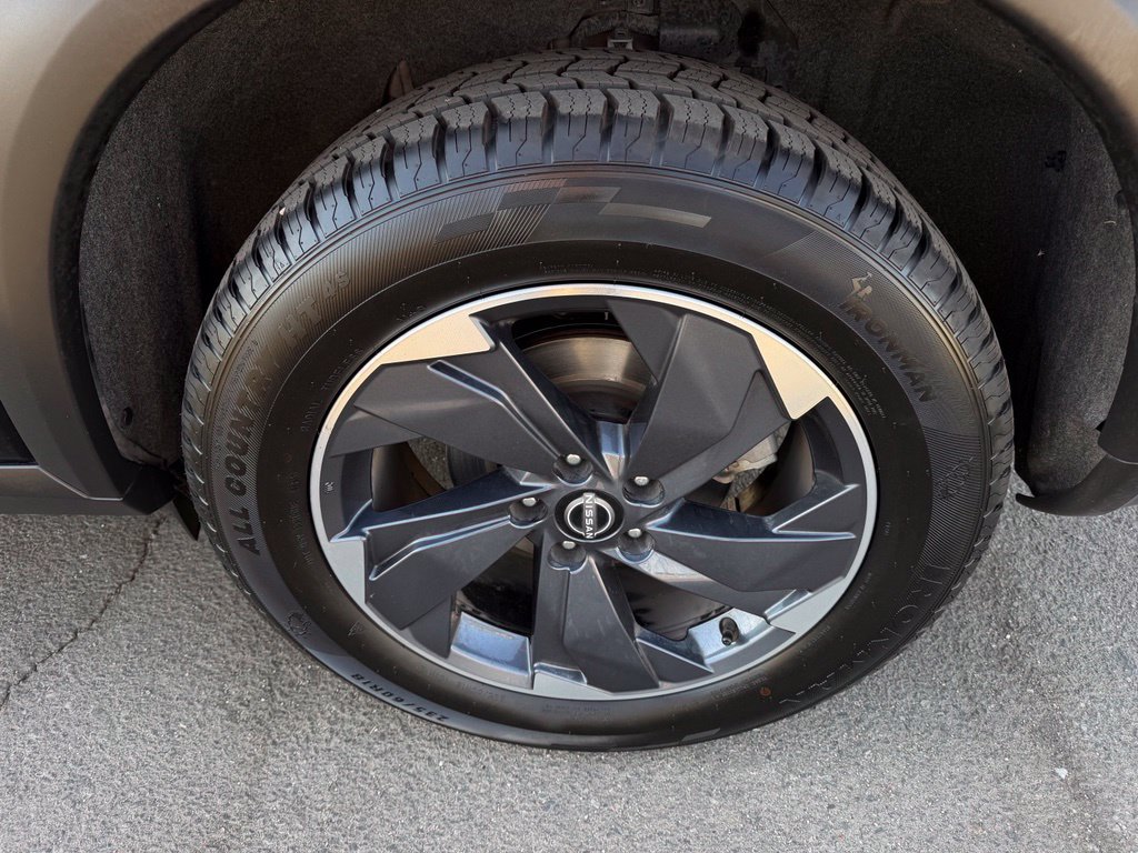 Certified 2025 Nissan Rogue SV AWD/4WD image 9