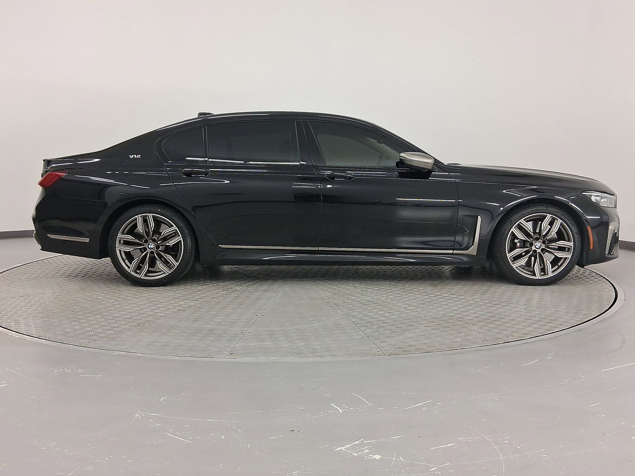 Certified 2022 BMW M760i xDrive image 8