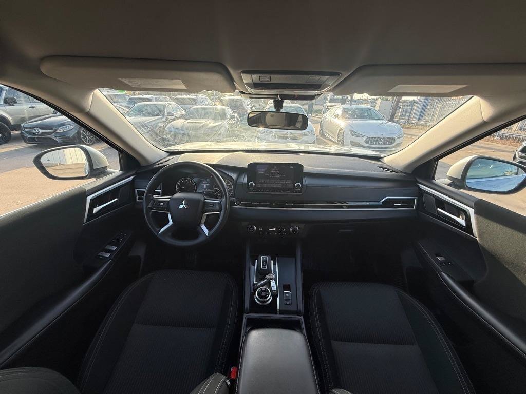 Used 2024 Mitsubishi Outlander ES FWD image 20