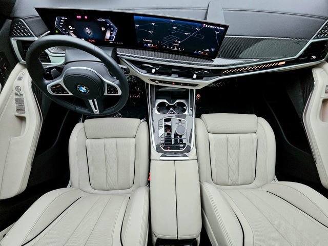 Used 2025 BMW X7 M60i image 32