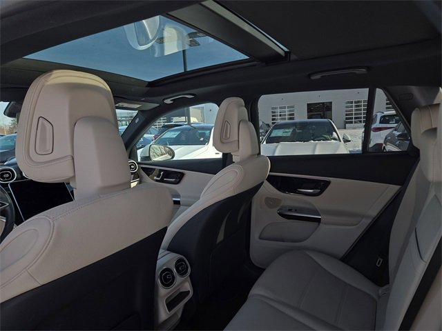 Used 2025 Mercedes-Benz GLC 350e 4MATIC image 27