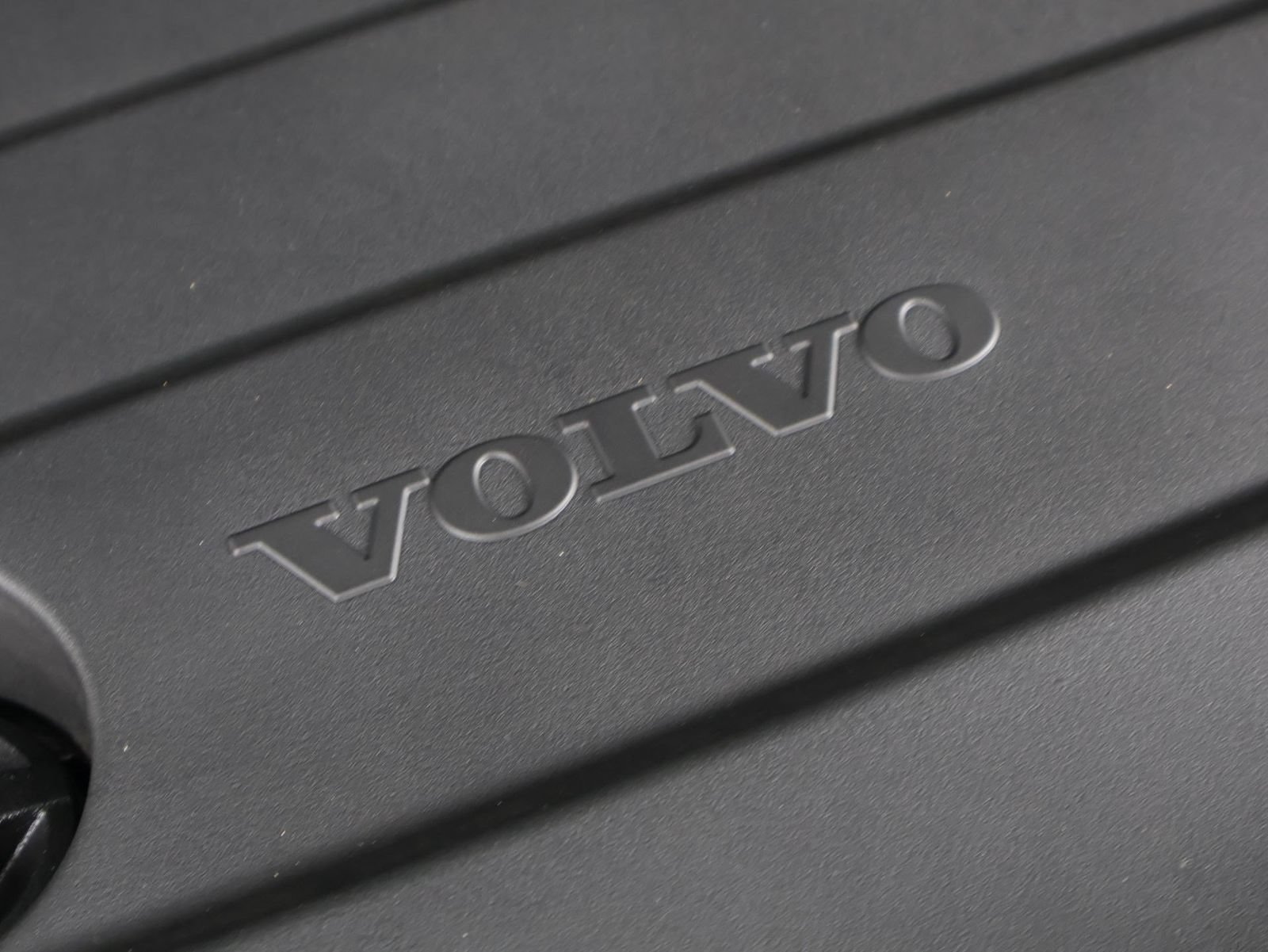 Certified 2026 Volvo XC40 B5 Plus AWD/4WD image 25