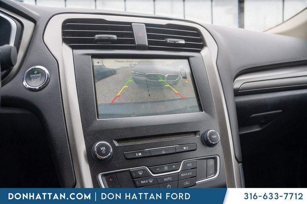 Used 2017 Ford Fusion SE w/ Fusion SE Technology Package image 8