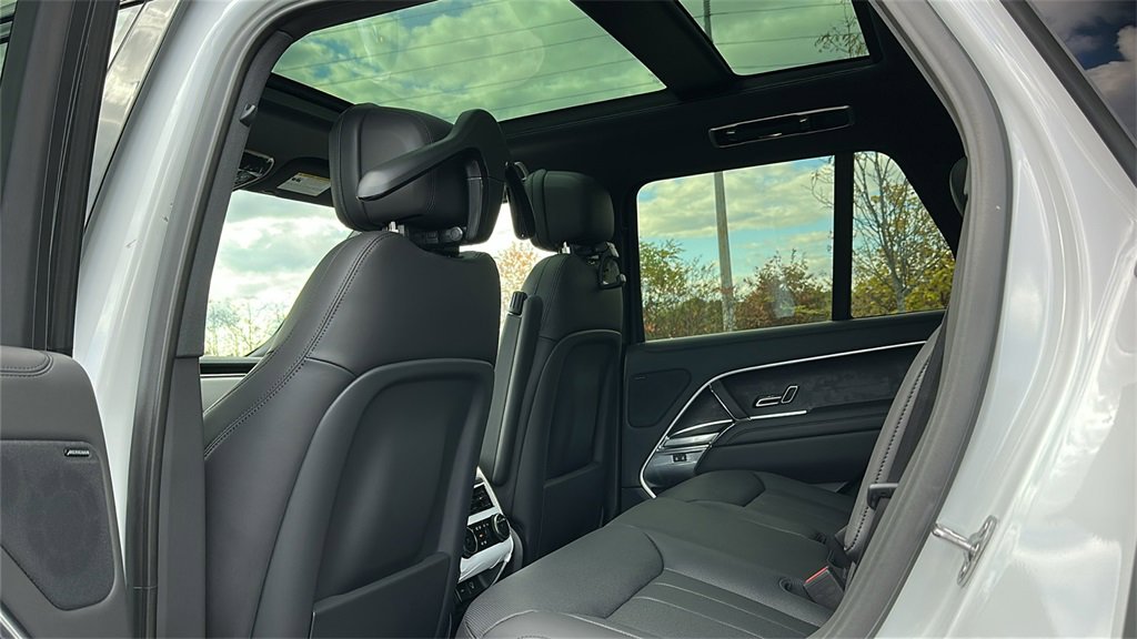 New 2025 Land Rover Range Rover SE image 19