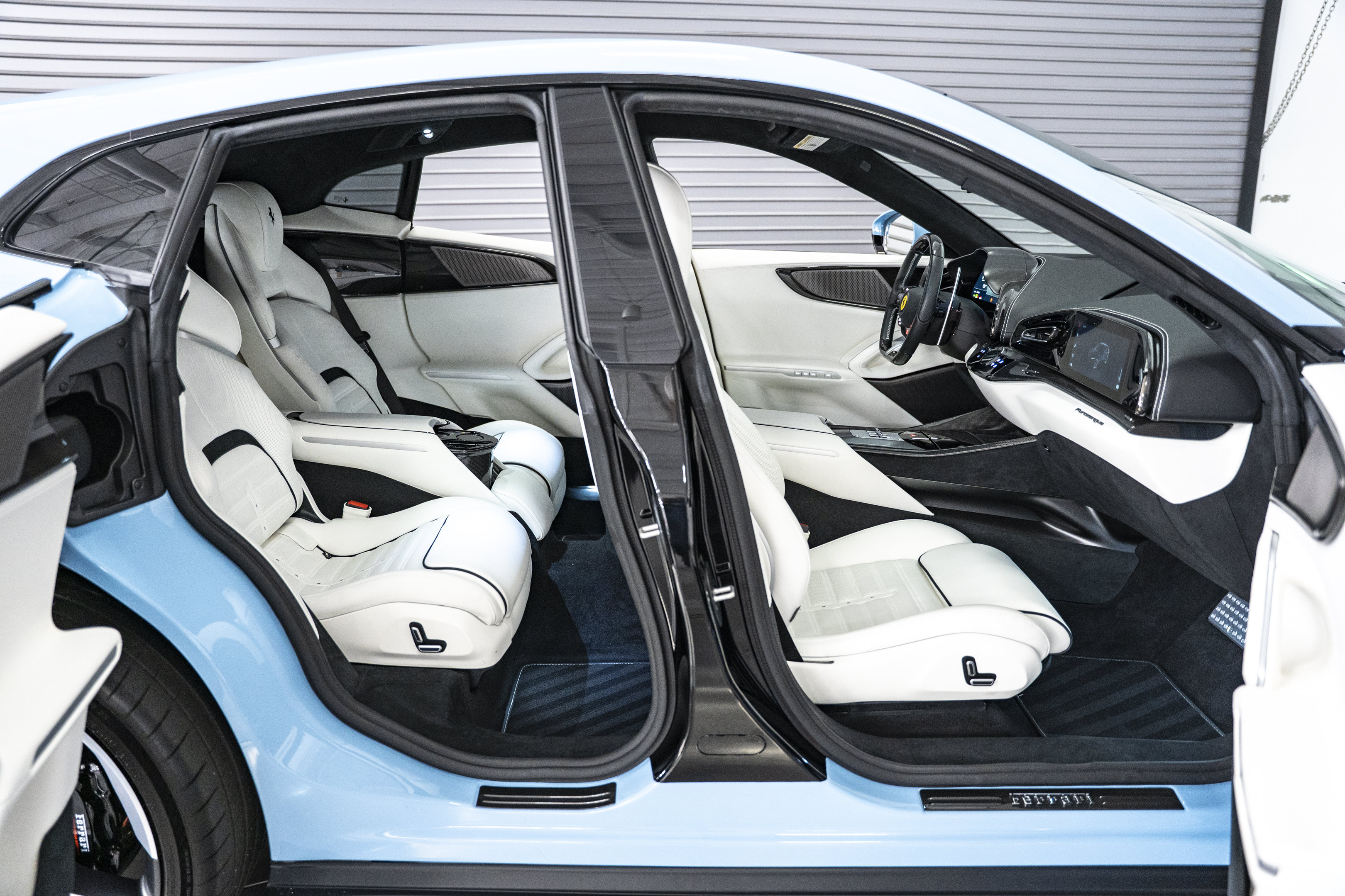 Used 2025 Ferrari Purosangue AWD/4WD image 33
