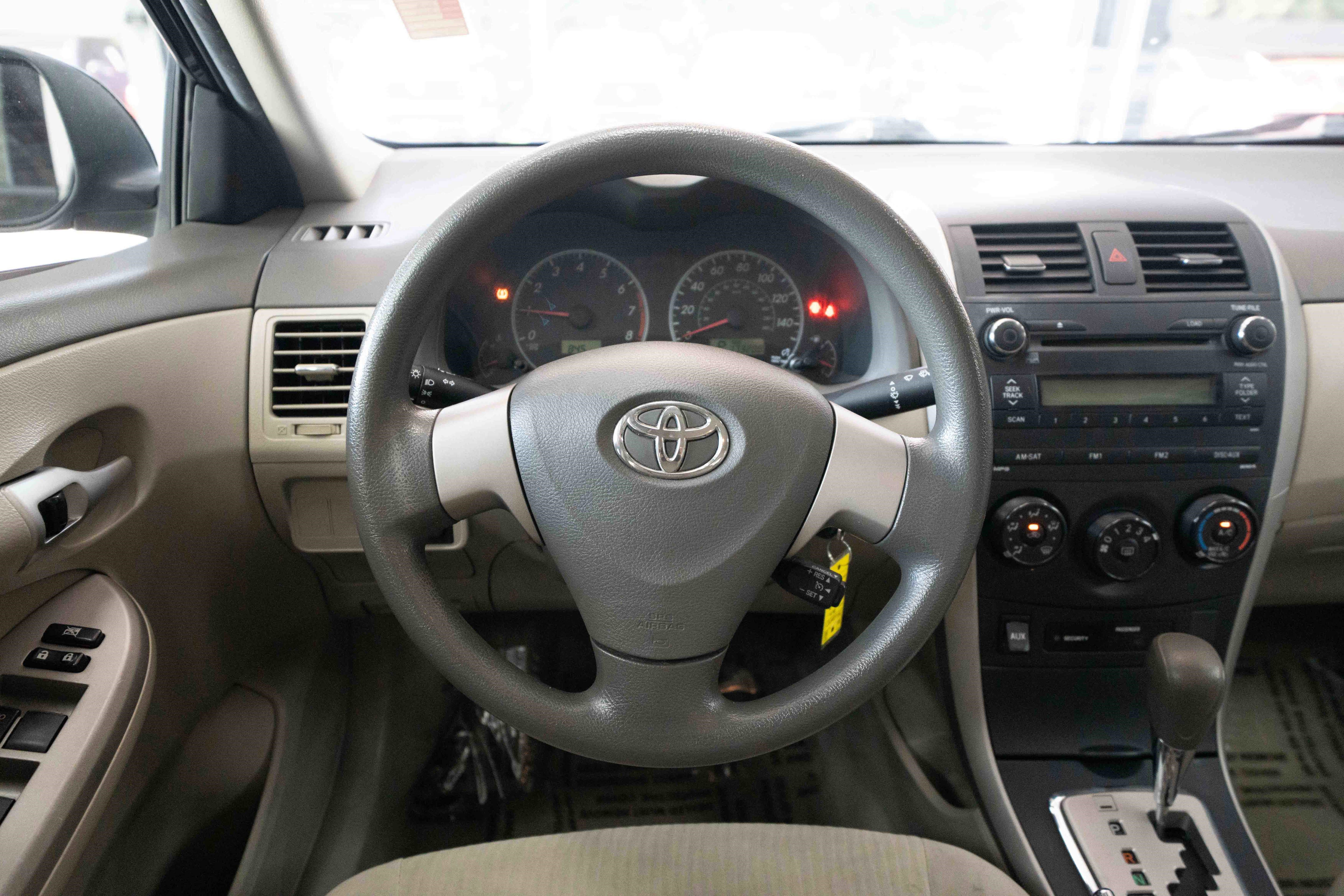 Used 2010 Toyota Corolla LE FWD image 21