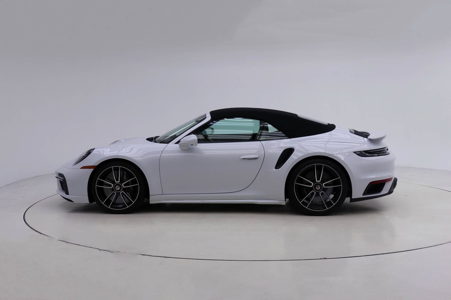 Certified 2022 Porsche 911 Turbo S AWD/4WD image 2