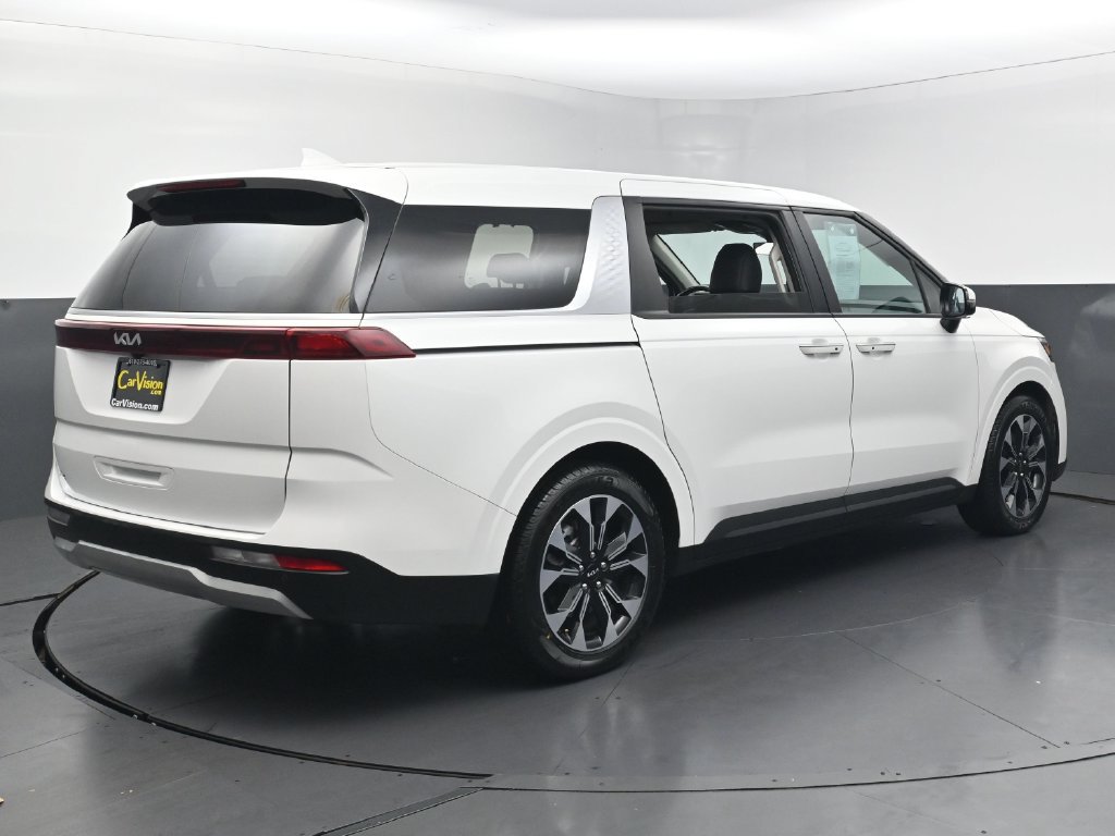 Used 2024 Kia Carnival EX FWD image 5