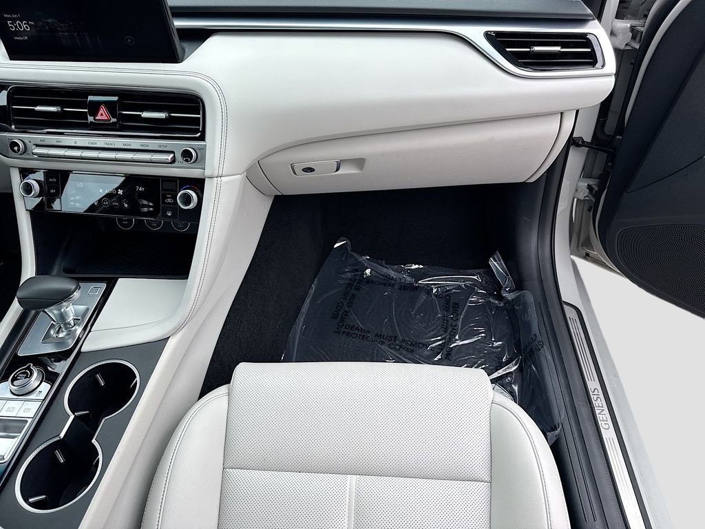 Used 2024 Genesis G70 2.5T RWD image 17