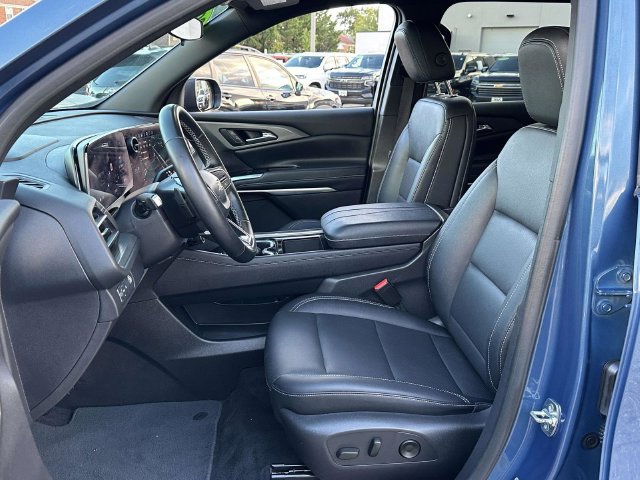 Certified 2025 Chevrolet Traverse LT FWD image 16