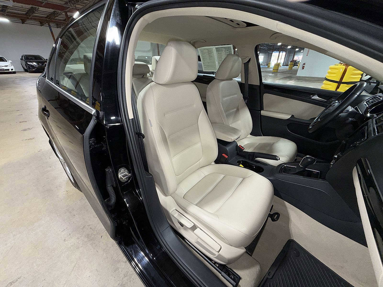 Used 2016 Volkswagen Jetta SEL w/ Lighting Package image 16