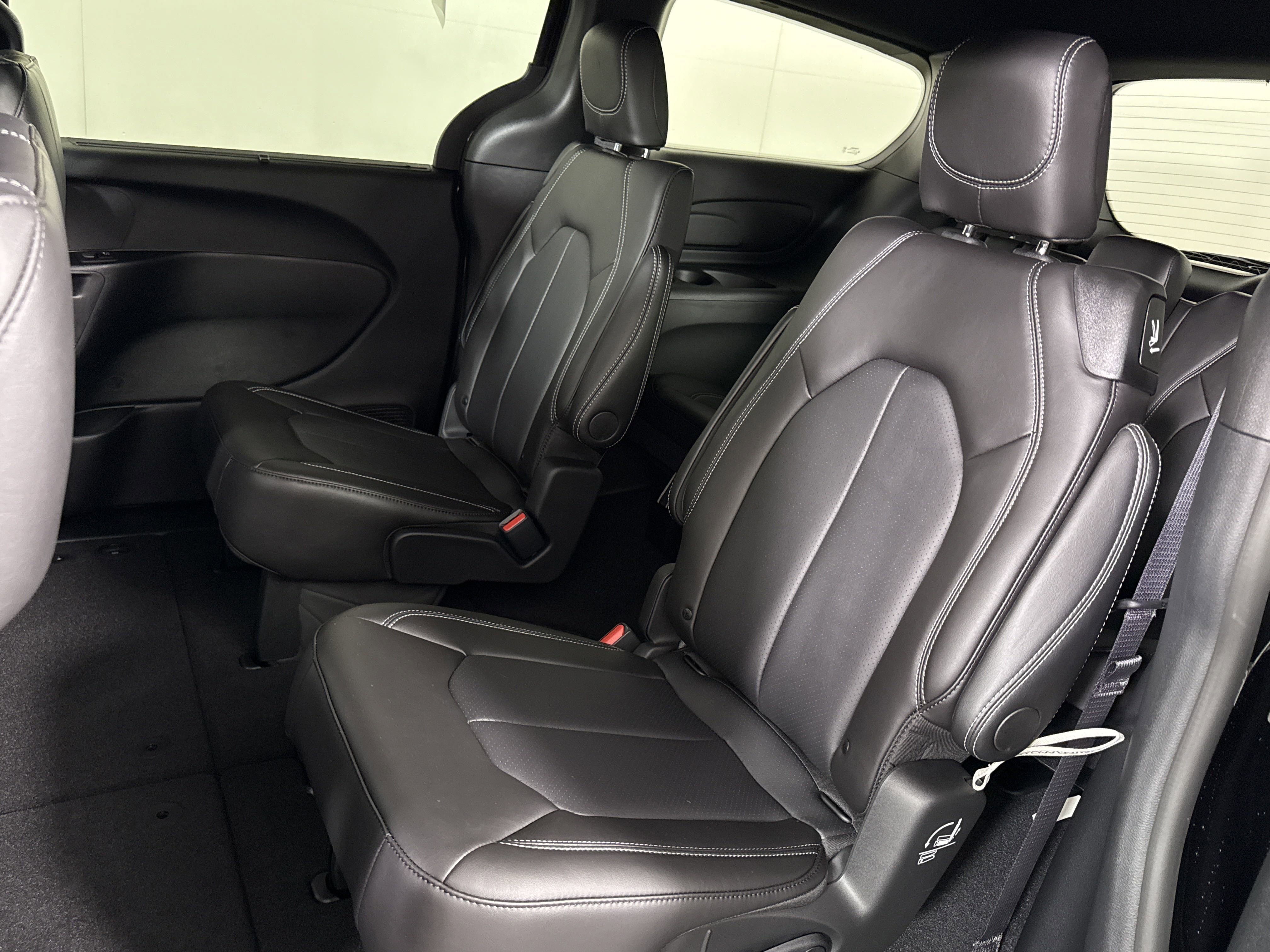 New 2026 Chrysler Voyager LX FWD image 13