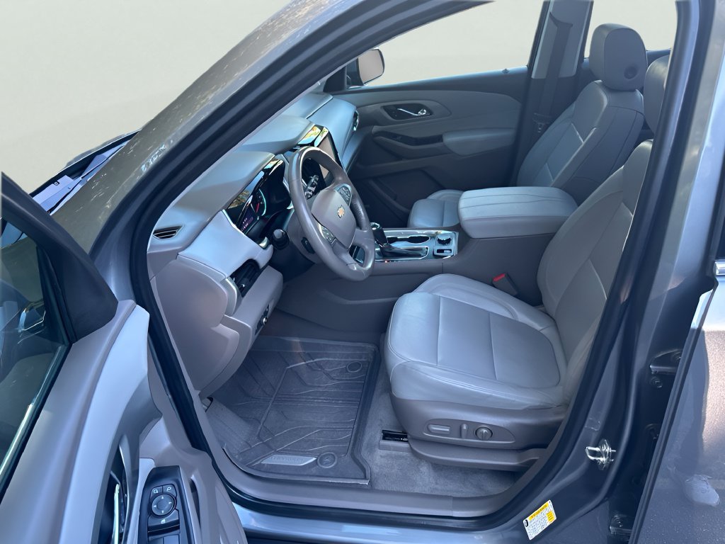 Used 2020 Chevrolet Traverse LT w/ LT Premium Package AWD/4WD image 11