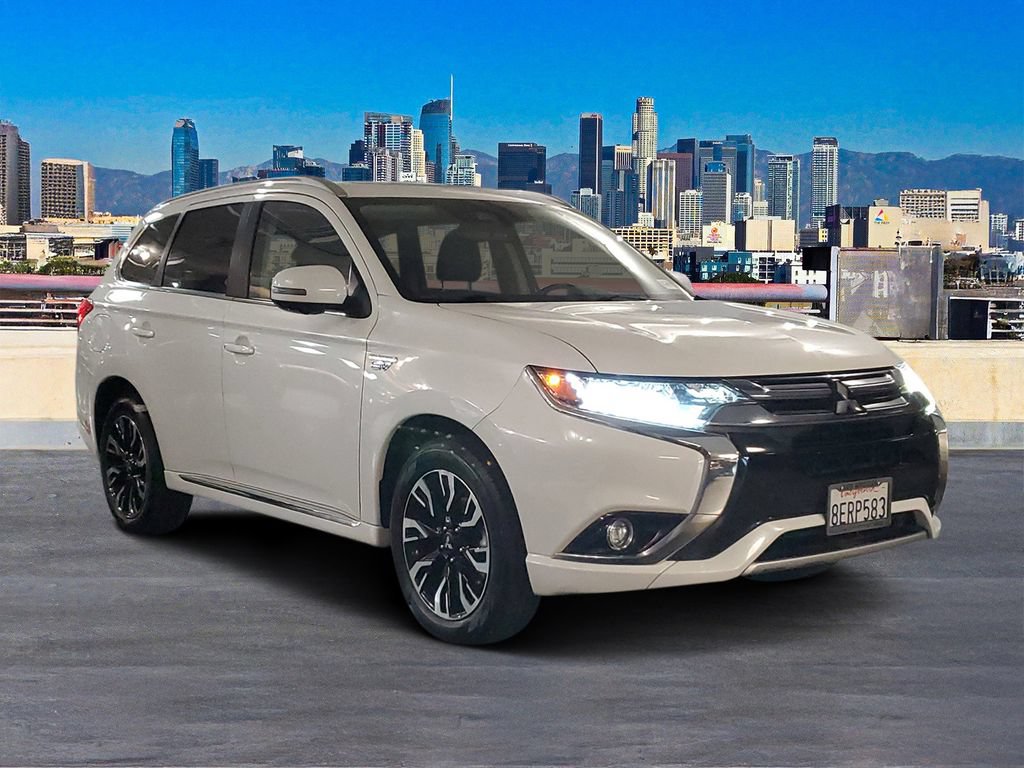 Used 2018 Mitsubishi Outlander GT AWD/4WD image 3