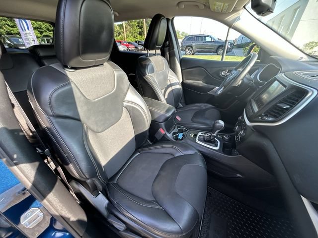 Used 2018 Jeep Cherokee Latitude Plus w/ Cold Weather Group AWD/4WD image 24
