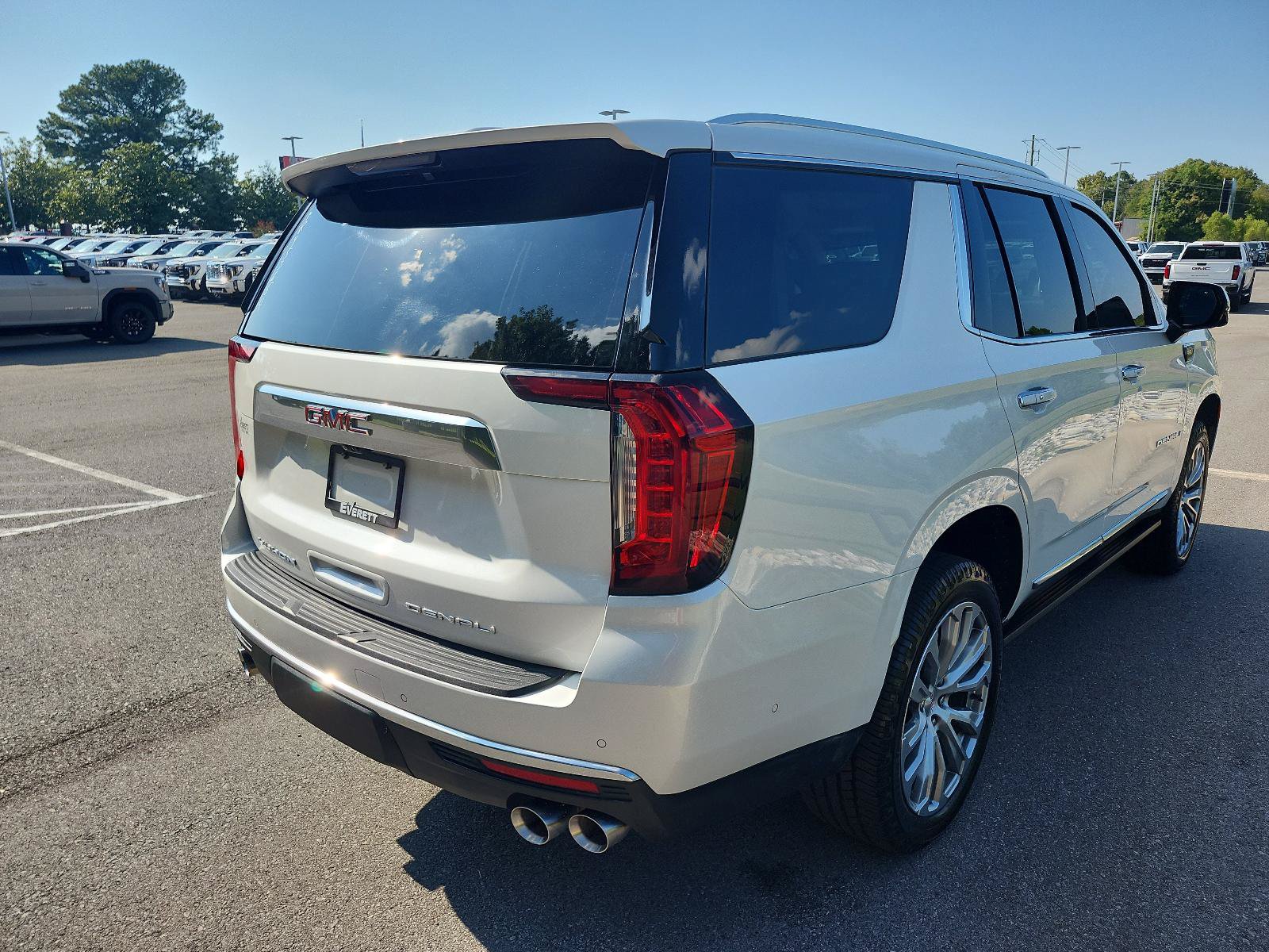 Certified 2023 GMC Yukon Denali w/ Denali Reserve Package AWD/4WD image 3