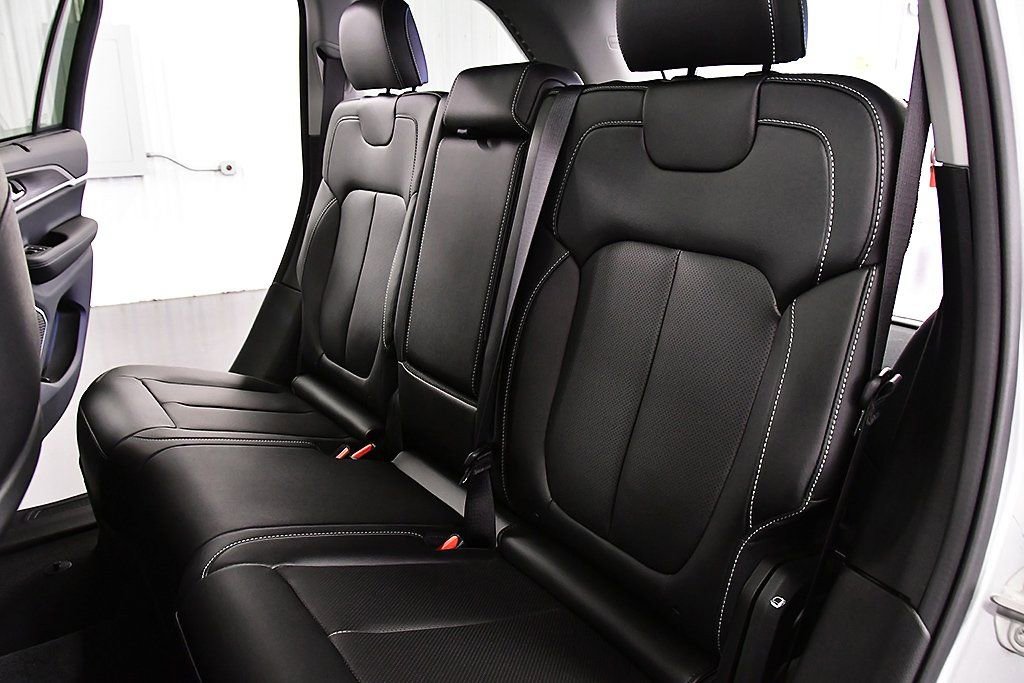 Used 2023 Jeep Grand Cherokee 4WD 4xe w/ Luxury Tech Group II image 27