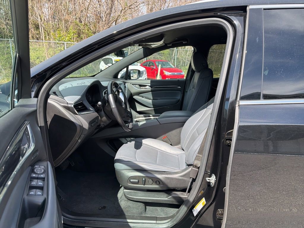 Used 2024 Buick Enclave Premium image 4