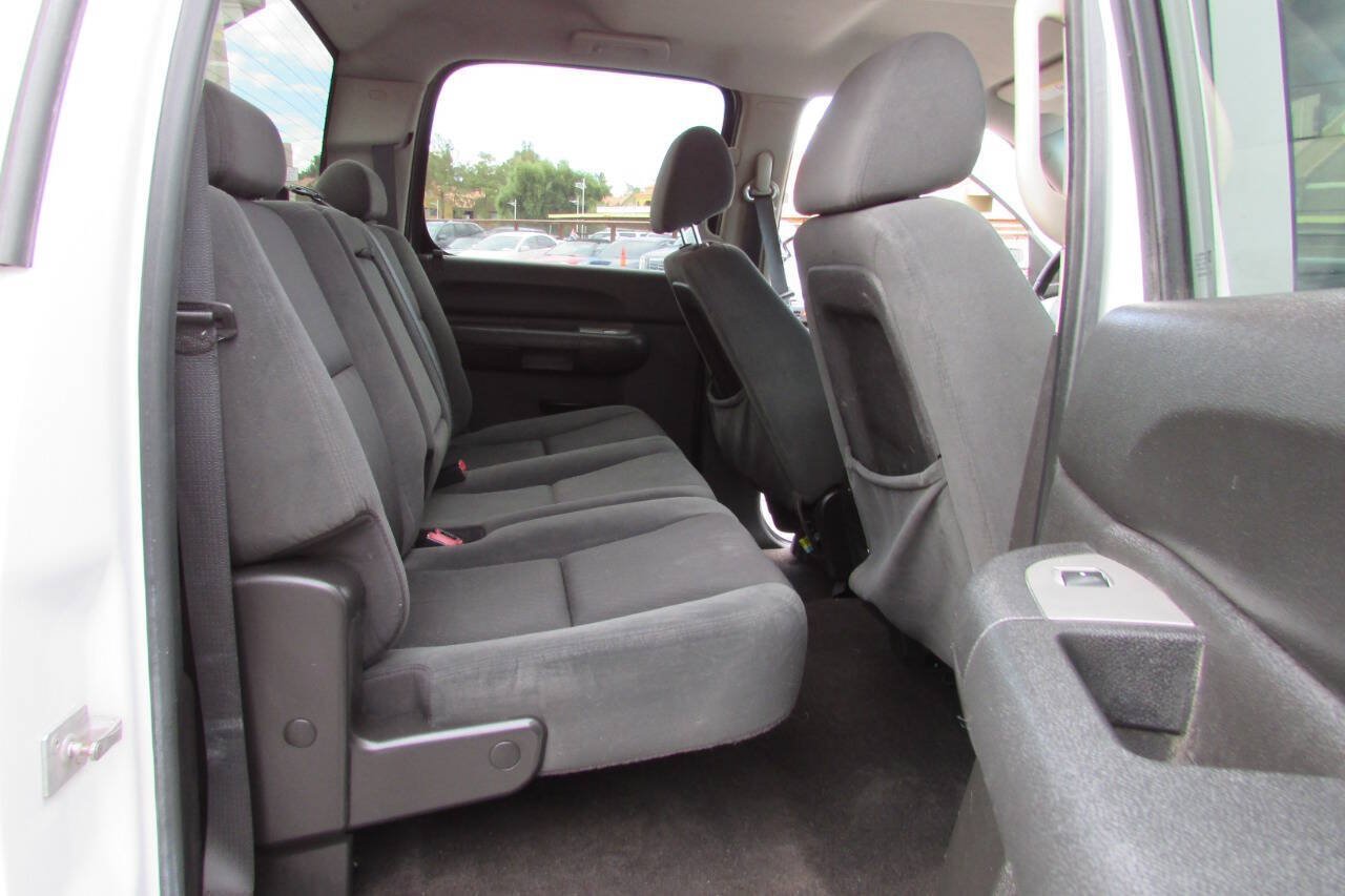 Used 2007 Chevrolet Silverado 2500 LT w/ 2LT Convenience Package AWD/4WD image 24