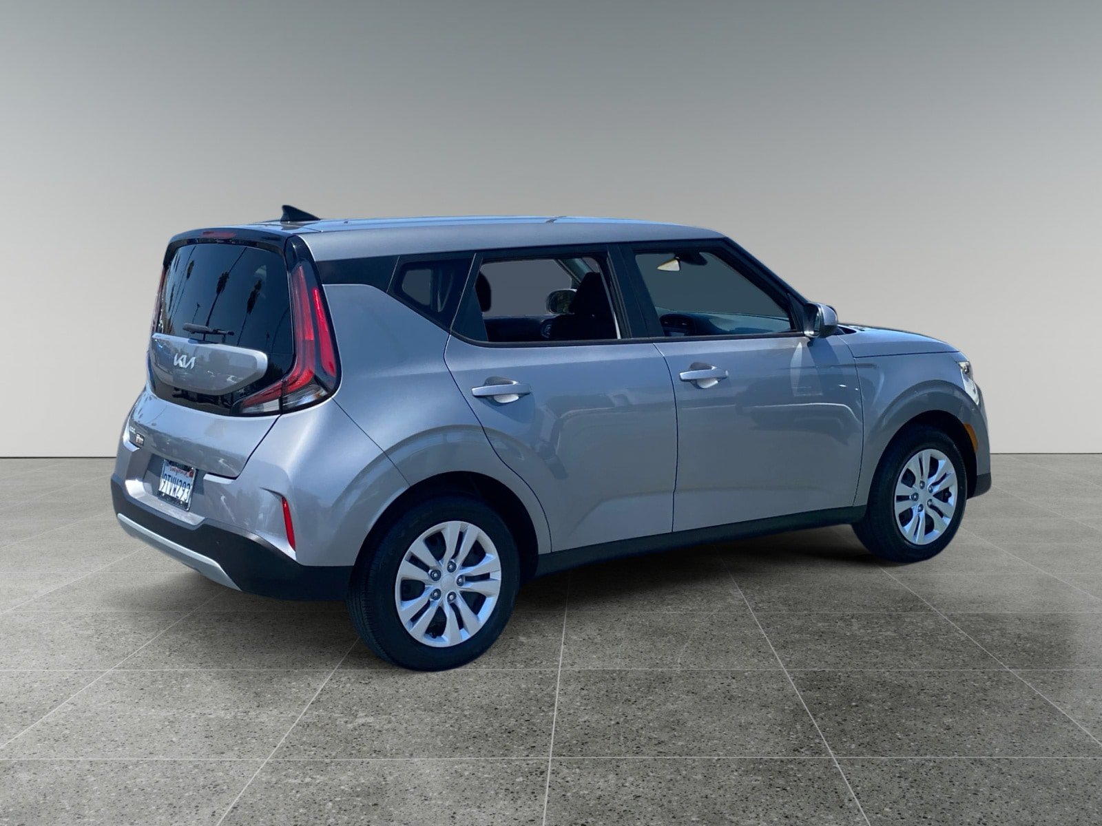 Used 2025 Kia Soul LX FWD image 5