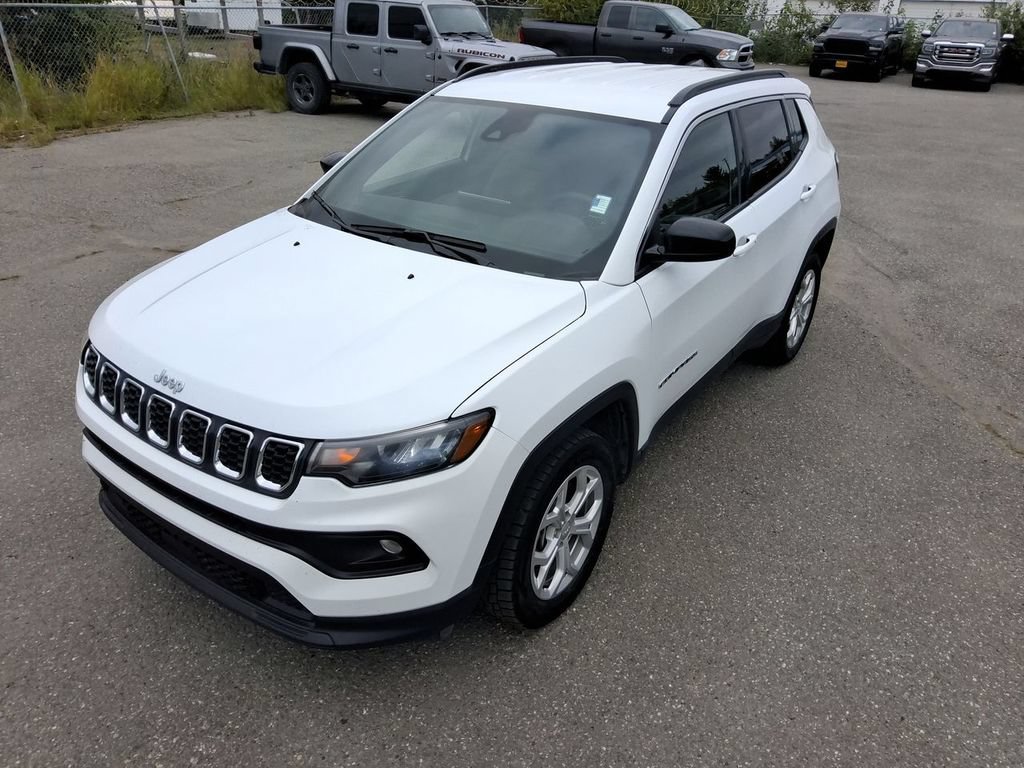 Used 2024 Jeep Compass Latitude AWD/4WD image 1