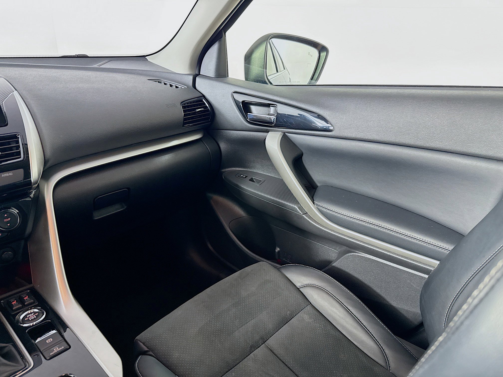 Used 2025 Mitsubishi Eclipse Cross SE image 28