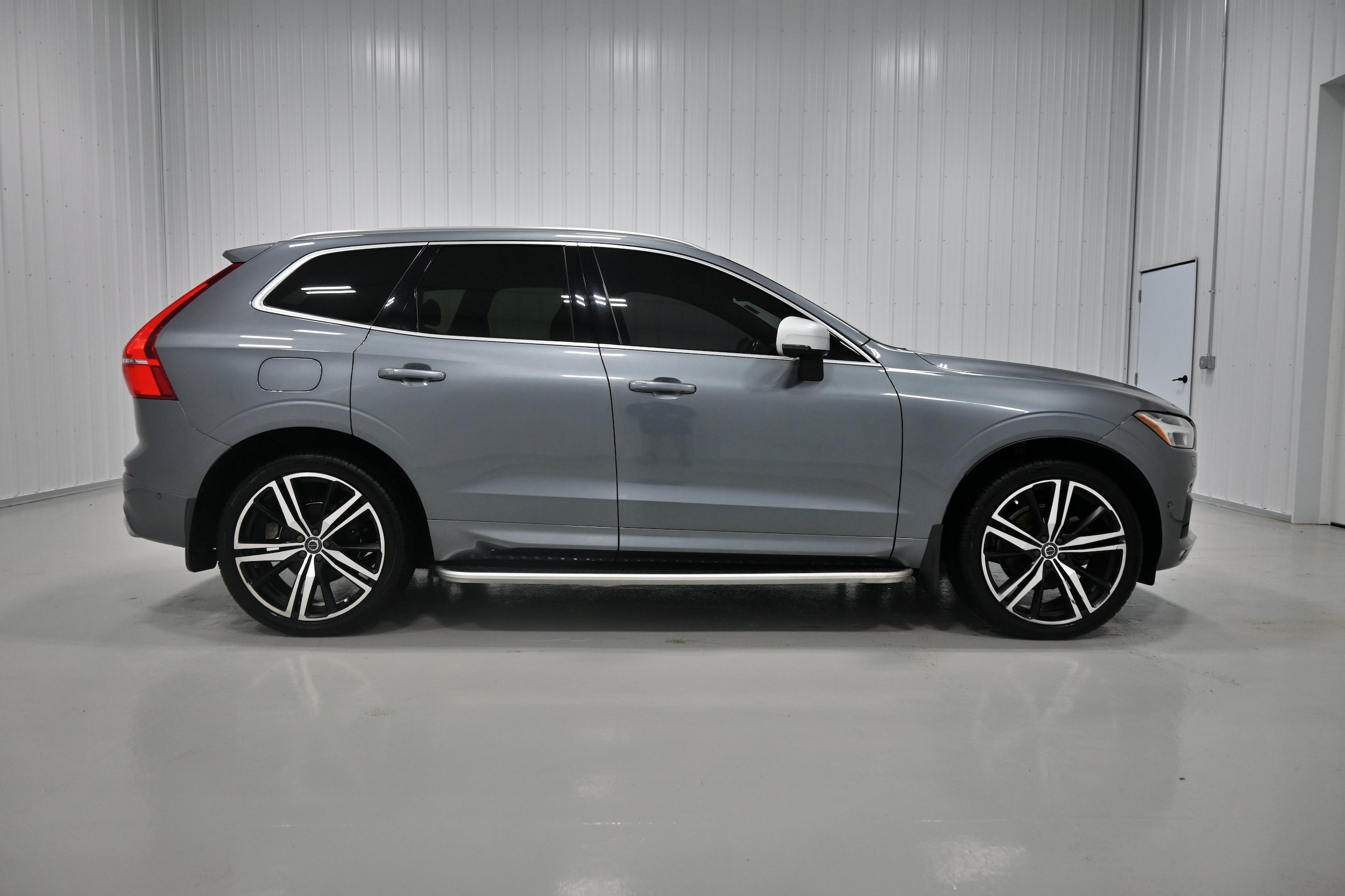 Used 2019 Volvo XC60 T5 R-Design w/ Protection Package Premier AWD/4WD image 41