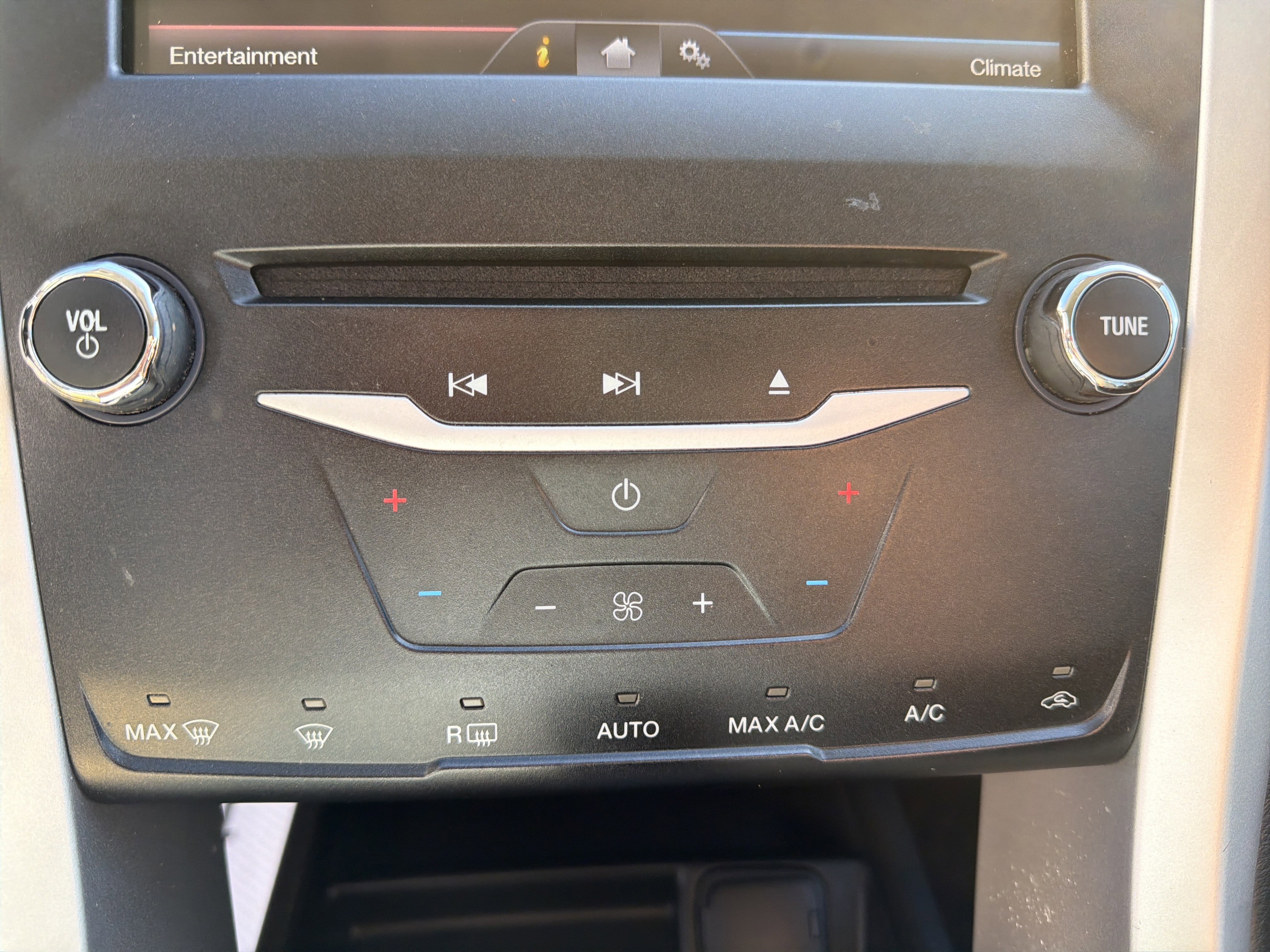 Used 2014 Ford Fusion SE image 18