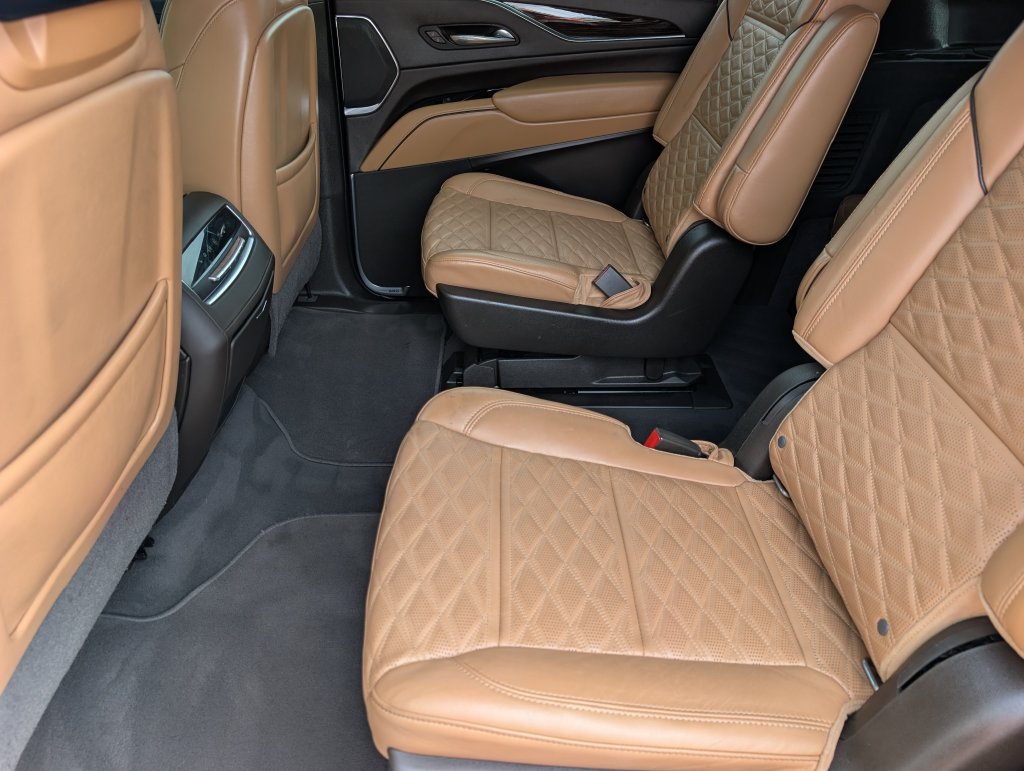 Used 2021 Cadillac Escalade ESV Sport AWD/4WD image 17