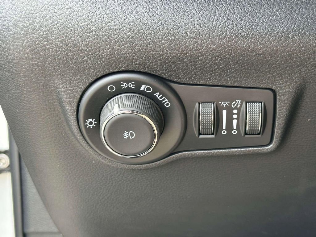 Used 2024 Jeep Compass Trailhawk image 20