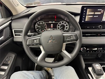 New 2026 Mitsubishi Outlander ES image 15