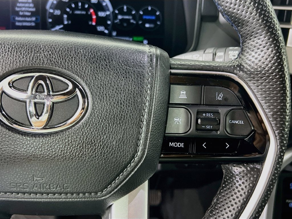 Used 2024 Toyota Sequoia Platinum AWD/4WD image 17