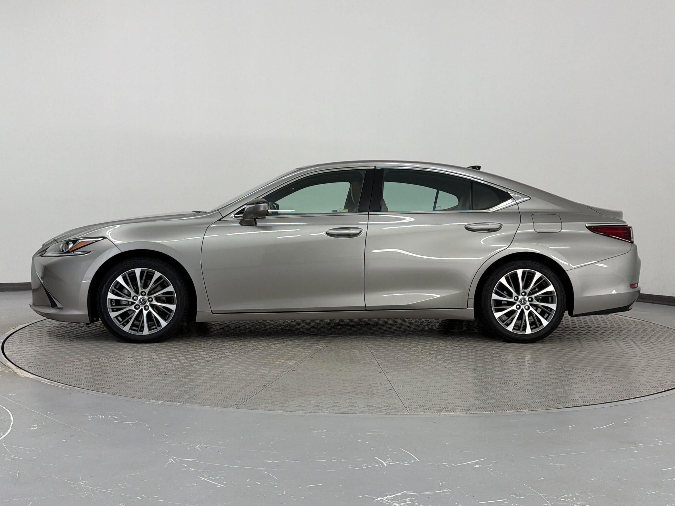 Used 2019 Lexus ES 350 FWD image 2