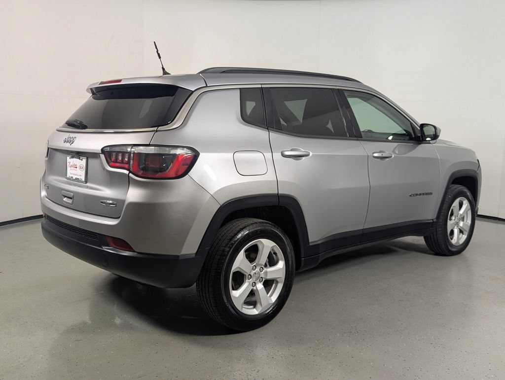 Used 2018 Jeep Compass Latitude w/ Cold Weather Group AWD/4WD image 7