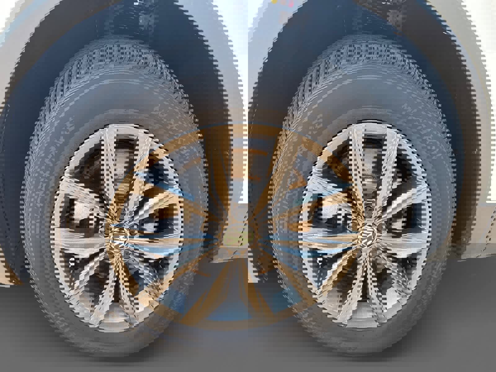 Certified 2024 Volkswagen Tiguan SE image 8