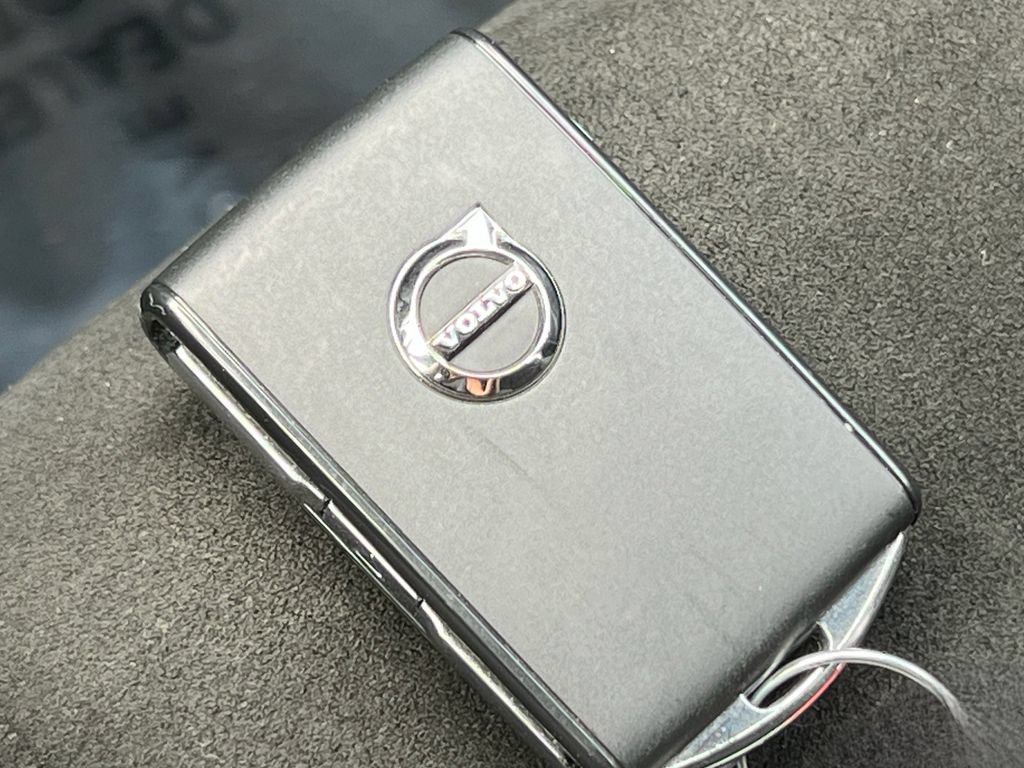 Used 2023 Volvo XC40 Recharge Ultimate AWD/4WD image 36