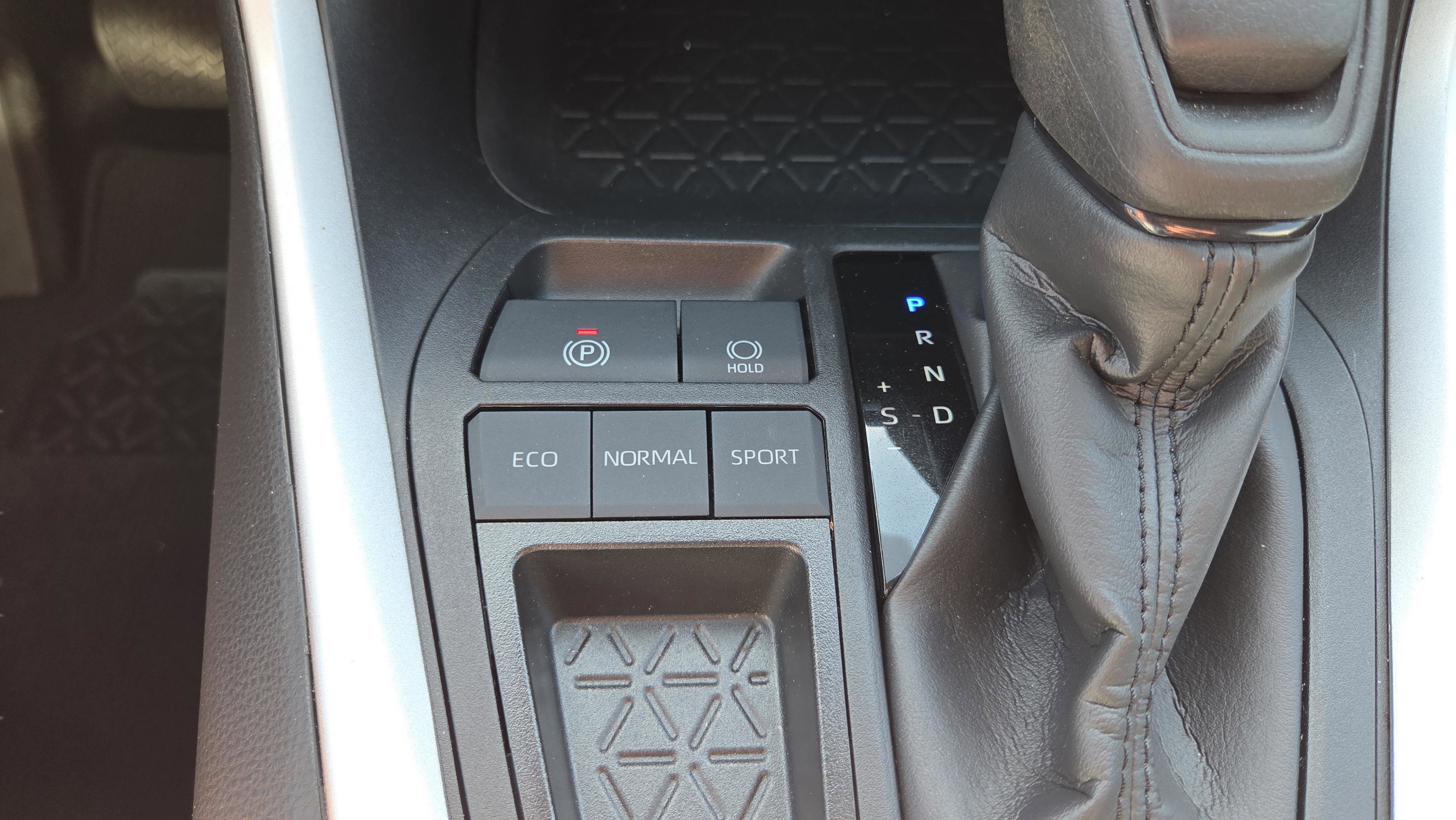 Certified 2024 Toyota RAV4 XLE w/ Convenience Package FWD image 25