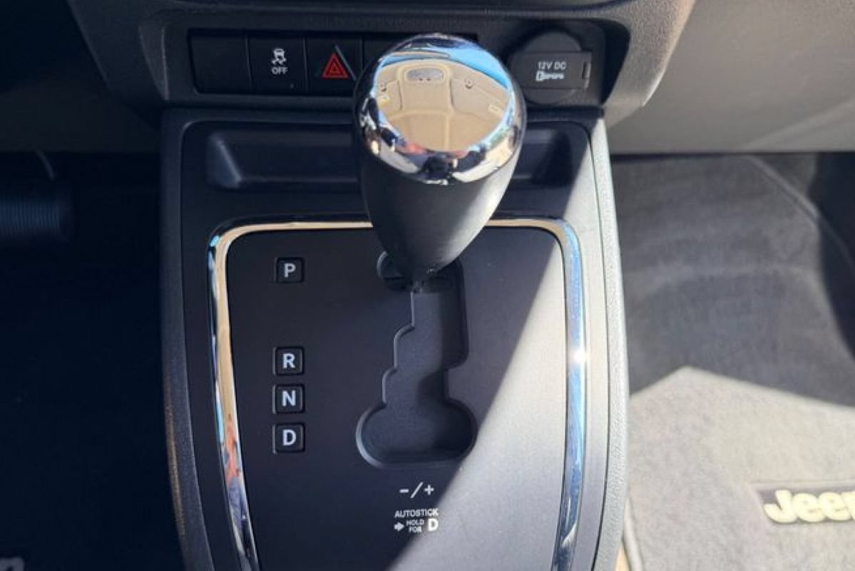 Used 2015 Jeep Patriot Sport AWD/4WD image 29