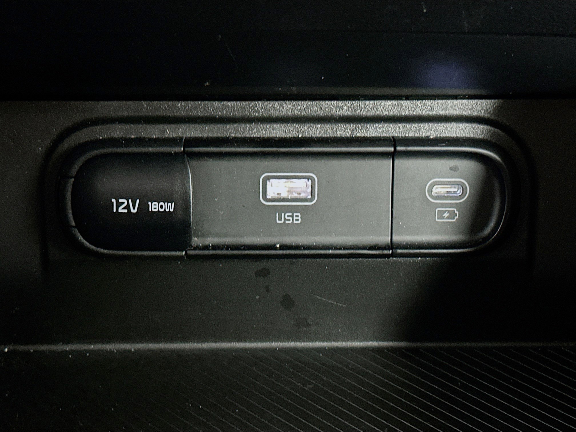 Used 2025 Kia Sportage LX image 25