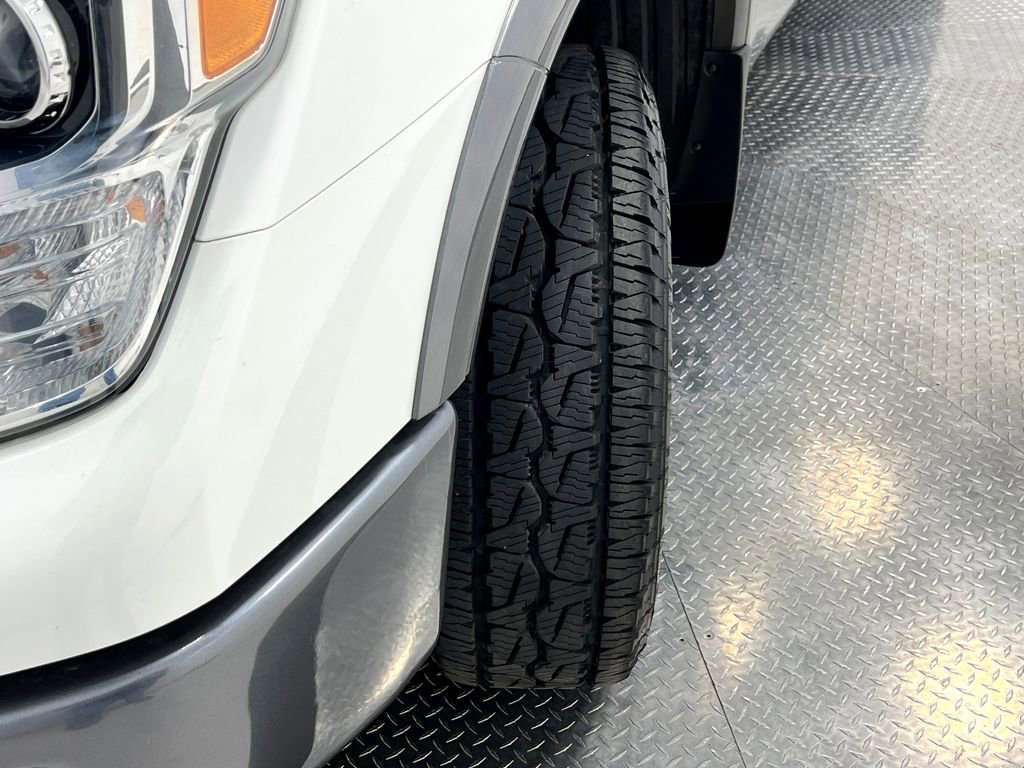 Used 2017 Nissan Titan PRO-4X AWD/4WD image 38