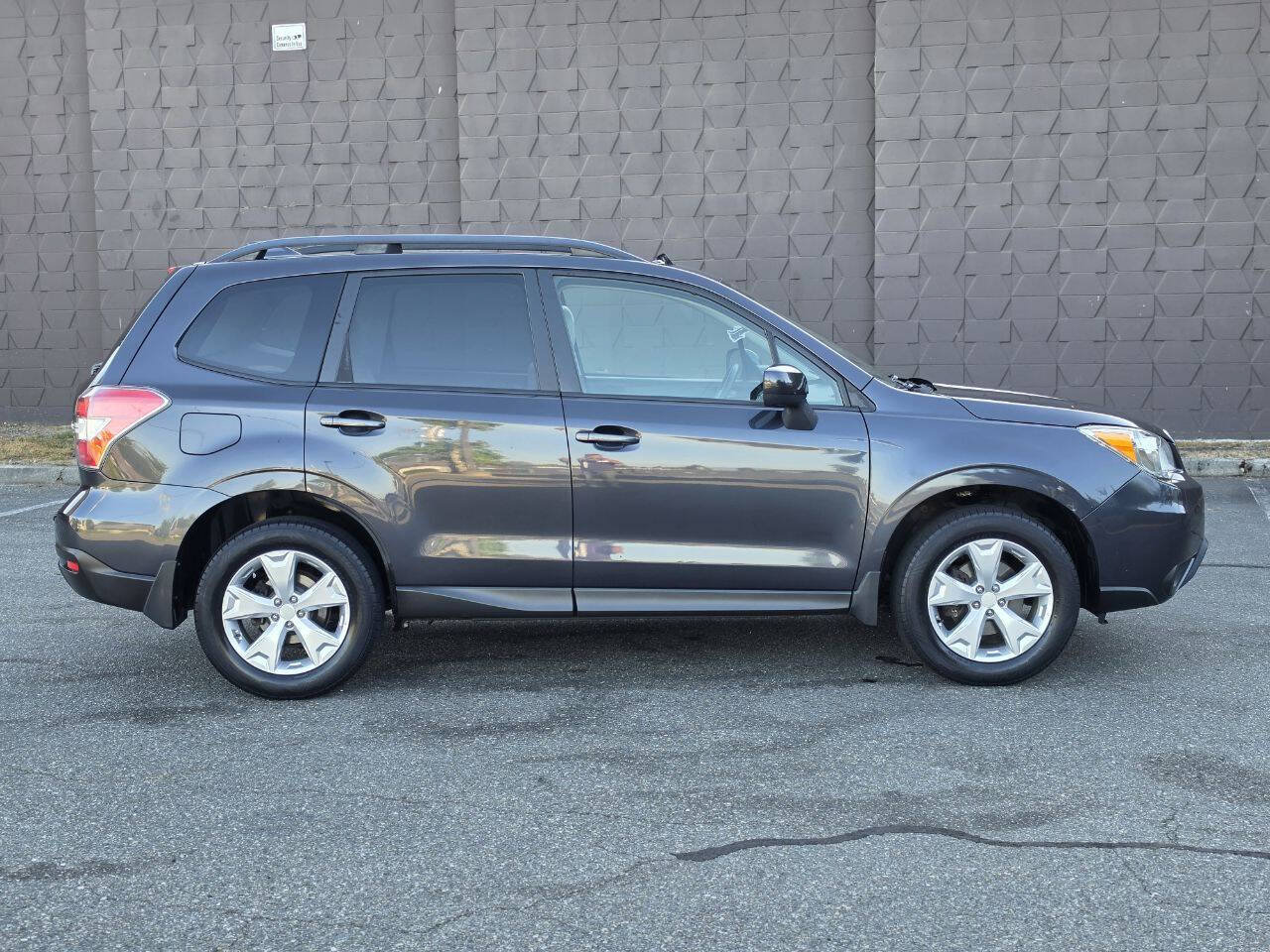 Used 2016 Subaru Forester 2.5i Premium AWD/4WD image 8