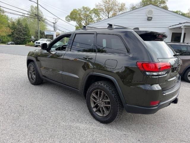Used 2017 Jeep Grand Cherokee Laredo AWD/4WD image 3