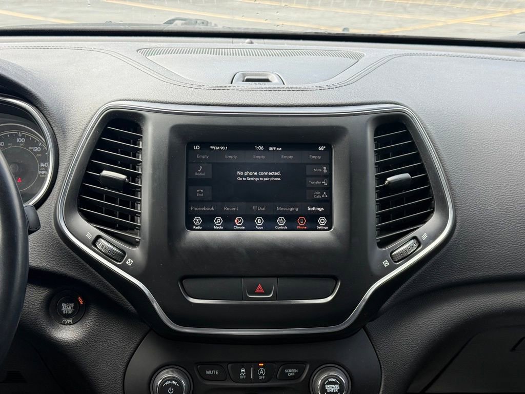 Used 2019 Jeep Cherokee Latitude Plus w/ Comfort/Convenience Group image 12