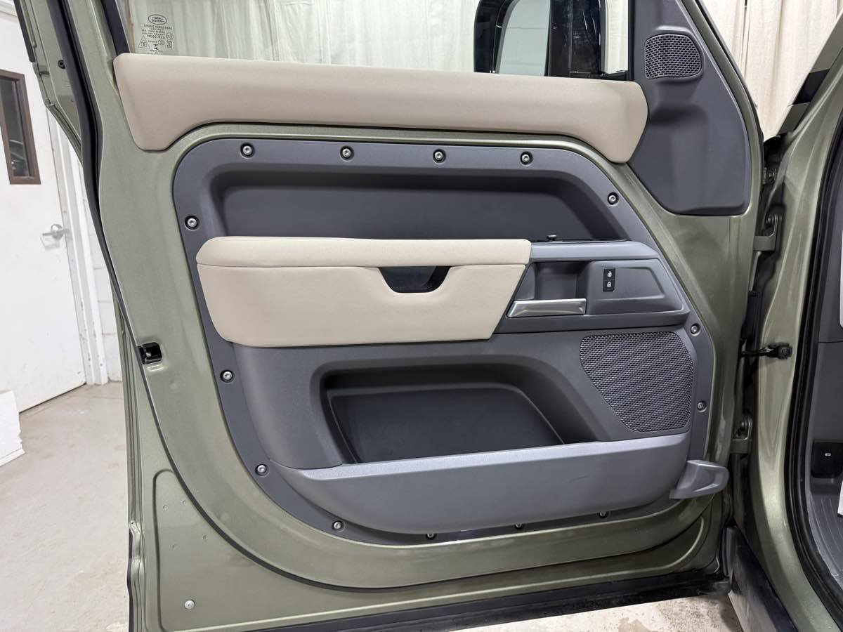 Used 2020 Land Rover Defender 110 S AWD/4WD image 8