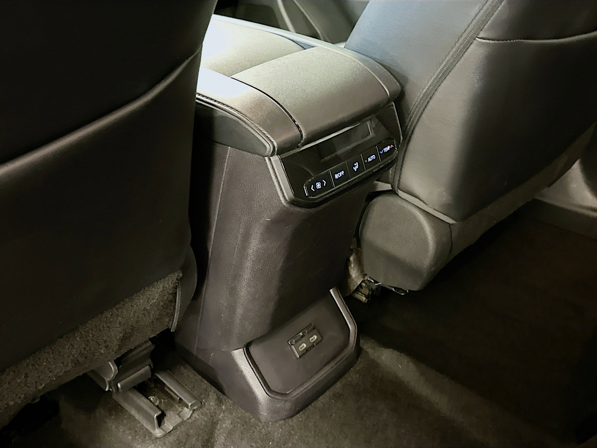 Used 2023 Toyota Highlander XLE image 29