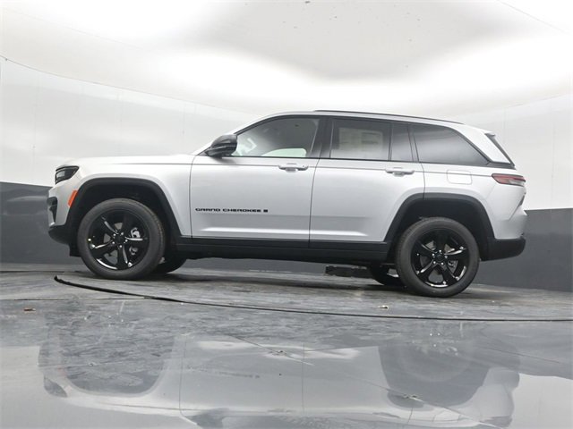 New 2025 Jeep Grand Cherokee Altitude image 41