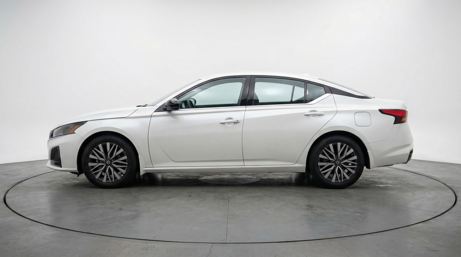 Used 2025 Nissan Altima 2.5 SV FWD image 5